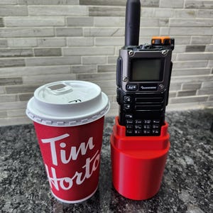 Kundenspezifische 3D Gedruckte Halterung für Quansheng UIV-5K Radio - Passend für Fahrzeug Cupholder