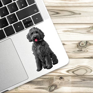 Puede incluir: Una ilustraci&oacute;n en blanco y negro de un perro doodle sentado con la lengua fuera.