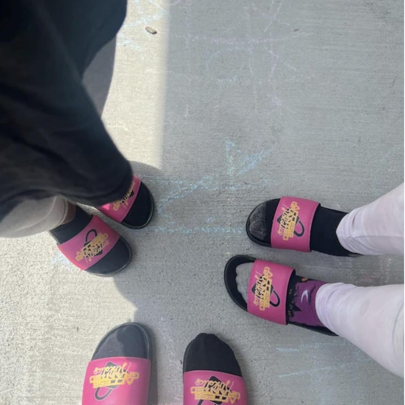 Sandalias personalizadas, sandalias deportivas con logotipo personalizado, diseña tus propias sandalias, sandalias personalizadas, béisbol, hockey, porristas, gimnasia, LAX imagen 9