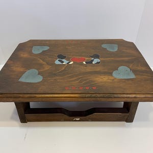 Vintage holländische Volkskunst bemalte Bank Primitive Holz Fußhocker Land Bauernhaus Dekor mit Kinderszene Rustikales Landhaus
