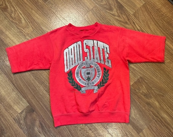 Felpa vintage originale dell'Ohio State del 1989, maniche corte, girocollo rosso, taglia media, per palestra, allenamento e relax, con stampa grafica. Misure OSU riportate di seguito.