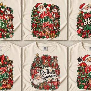 Op de afbeelding: Zes off-white t-shirts met kleurrijke kerst-thema grafische prints. Elk shirt toont feestelijke illustraties van de Kerstman, notenkrakers, rendieren, kerstbomen en cadeaus met teksten zoals Deck the Halls, Jolly Holly Days, Ho Ho Holly Jolly, Merry & Bright, Tis The Season en Christmas Cheer.