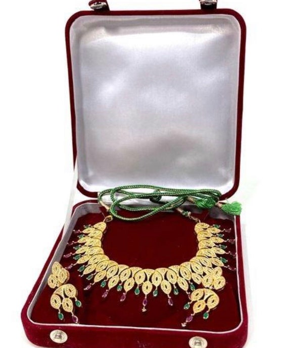 Vintage Gold plated necklace & earrings with Genui