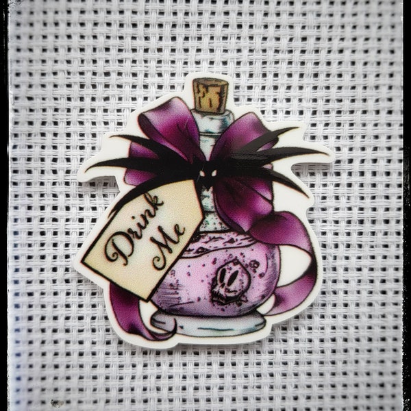 Alice in Wonderland "Drink Me" Magnetic Needle Minder