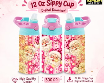 Könnte beinhalten: Ein digitaler Download für einen 355 ml Schnabelbecher mit rosa-weißem Streifenmuster, Weihnachtsmann-Gesichtern, rosa Schleifen und goldenen Glitzerakzenten. Der Becher hat einen hellblauen und rosa Deckel mit einer Trinköffnung.