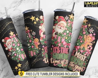 Könnte beinhalten: Vier schwarze Edelstahlbecher mit Deckeln und Strohhalmen, verziert mit einem Weihnachtsmotiv aus Weihnachtsmann, geschmücktem Baum, Lebkuchenfigur, Geschenken und dem Schriftzug It's the most wonderful time of the year in Pink und Gold.