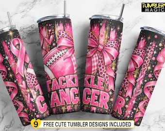 Könnte beinhalten: Vier zylindrische Becher mit Metallstrohhalmen auf schwarzem Hintergrund mit rosa Schleifen zur Brustkrebsaufklärung, Footballs, Leopardenmuster-Schleifen und Glitzerakzenten. Der Text TACKLE CANCER ist in fetten rosa Buchstaben aufgedruckt.