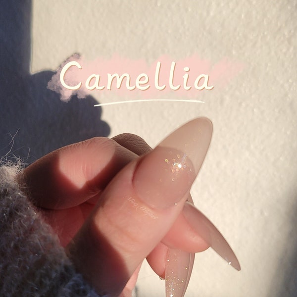 Camélia | Nude transparent avec pression scintillante dorée sur les ongles, colle sur les ongles, ongles réutilisés, faux ongle en gelée, ongle en gel brillant scintillant - 95TS015
