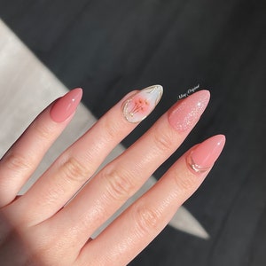 Hailey Bieber Inspired Chrome Pearl Nails ,pearl White Almond Nails/  Argylefake Nails/ Handmade Press on Nails/faux Acrylic Nails/ 