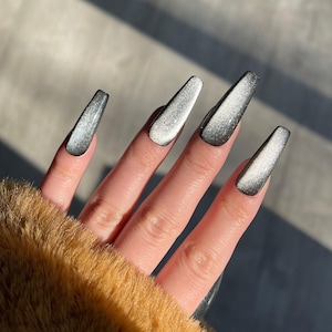 ブラックキャットアイのプレスオンネイル、リユースネイル、ジェリーフェイクネイル、キラキラネイル