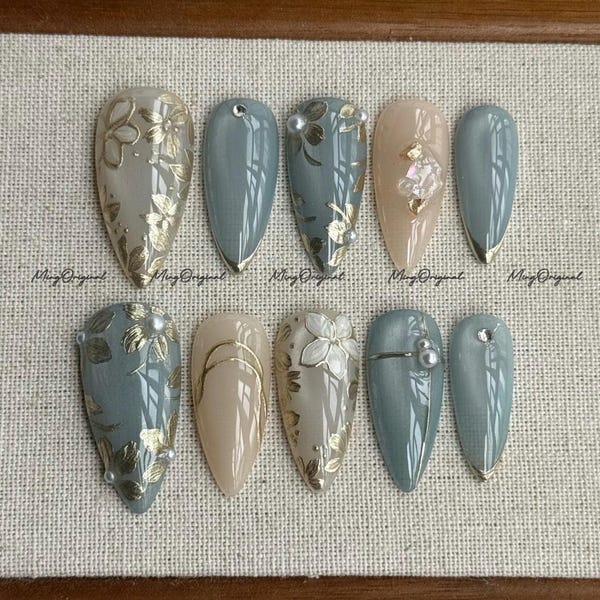 Uñas florales prensadas, diseño de ojo de gato azul, diseño de flores doradas y perla, set de uñas en tonos topo y salvia, elegantes uñas hechas a mano, uñas reutilizables, MO705
