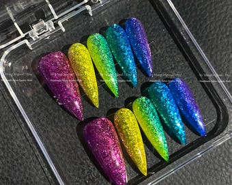 Paznokcie z brokatem na festiwal, neonowe, tęczowe nakładki, brokatowe sztuczne paznokcie, butik Cyber Rave, MO1023