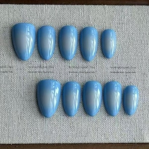 Blue Aura Press-On Nails, Sky Gradient Fake Nails, Clean Girl Aesthetic Reusable Manicure, MO902