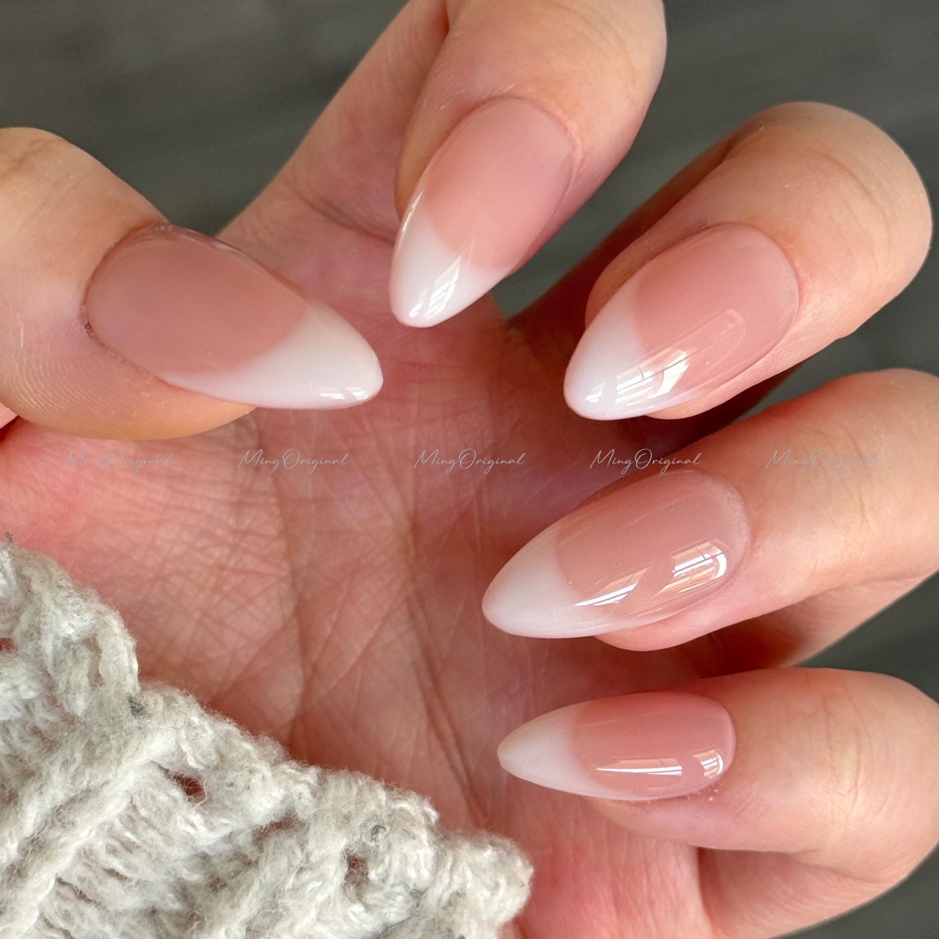 ミルキーフレンチチップナチュラルプレスオンネイル、プレミアムハンド