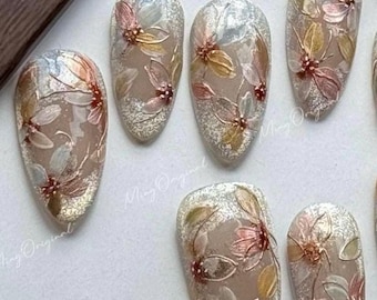 Pressed Floral in Bloom(Version 2) Handbemalte Blumen, kompliziertes Design, Goldakzente, japanische Kunstnägel, Geschenk für Mutter, MO587