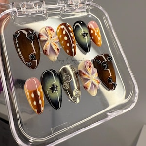 Regenwoudsfeer Grillige trippy bloem en sikaherten Press on Nails, gratis Franse lijm op nagels, verjaardagscadeau voor haar, MO421