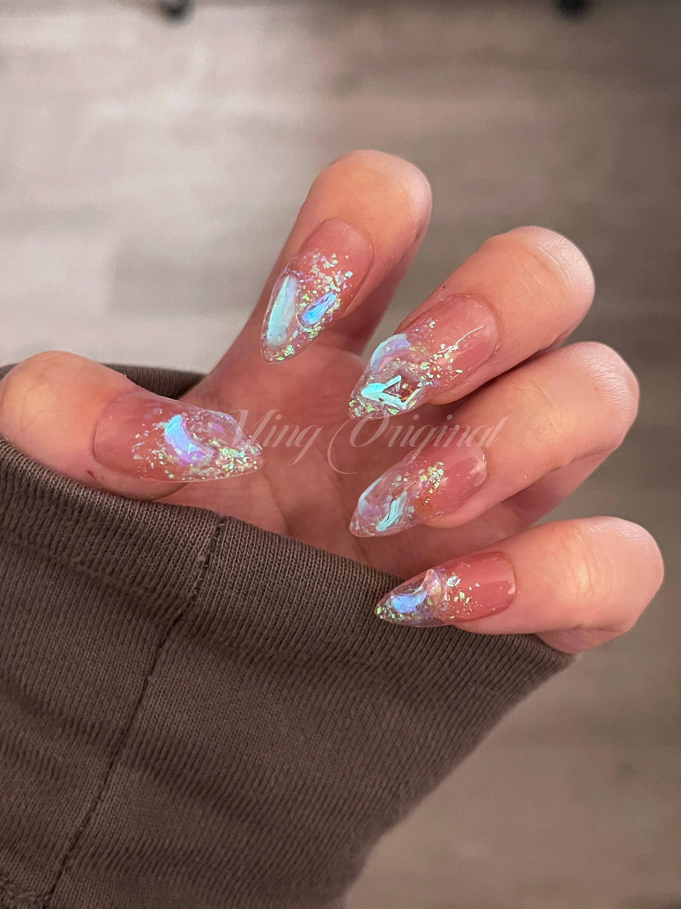 キラキラ輝くオーロラジェムクリスタルネイル、フェイクネイル、オーラ