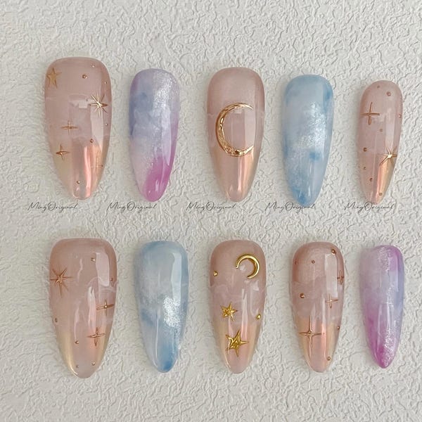 Uñas postizas con diseño de nubes de ensueño Celestial Bloom, uñas con brillo rosa azulado, uñas celestiales etéreas con luna y estrellas, uñas galácticas hechas a mano, MO503