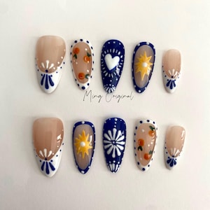 Boho Patch work French Tip Nail, motif porcelaine Talavera peint à la main sur les ongles, coeur et orange style libre cadeaux pour elle