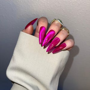 Uñas postizas de color baya satinado/púrpura de alta transparencia, uñas postizas con pegamento tipo ojo de gato, uñas reutilizables, uñas postizas de gelatina, uñas transparentes saturadas imagen 3