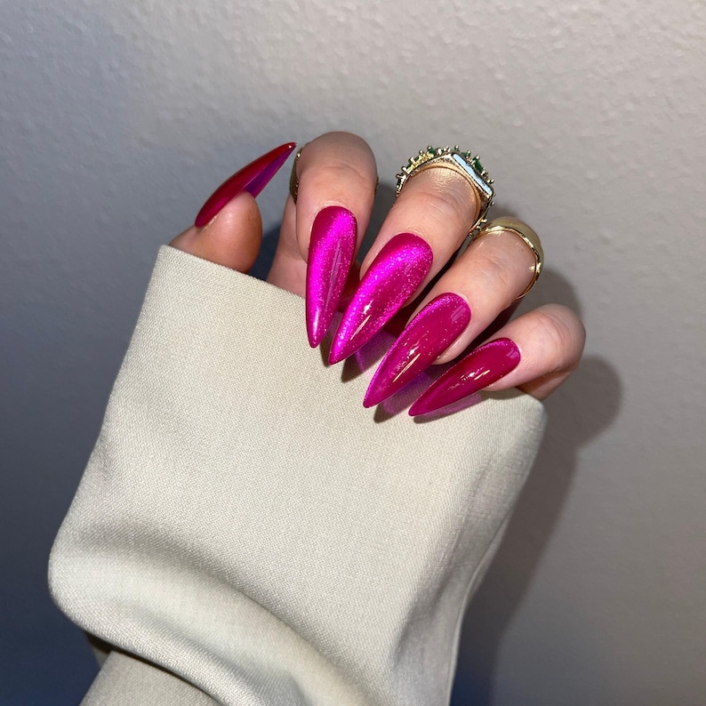 Uñas postizas de color baya satinado/púrpura de alta transparencia, uñas postizas con pegamento tipo ojo de gato, uñas reutilizables, uñas postizas de gelatina, uñas transparentes saturadas imagen 3