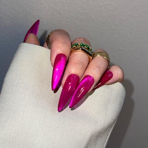 Uñas postizas de color baya satinado/púrpura de alta transparencia, uñas postizas con pegamento tipo ojo de gato, uñas reutilizables, uñas postizas de gelatina, uñas transparentes saturadas imagen 4