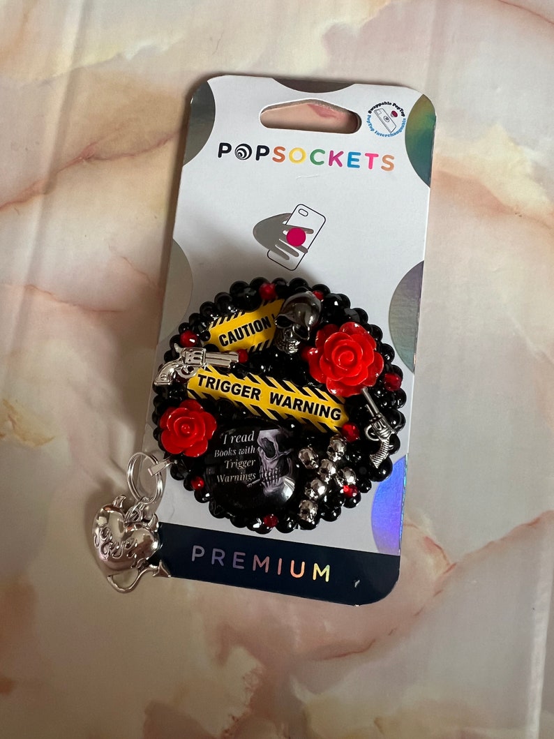 Dark Romance Phone Grip: Trigger Warning, Skulls, Roses, Bling, Handmade afbeelding 4