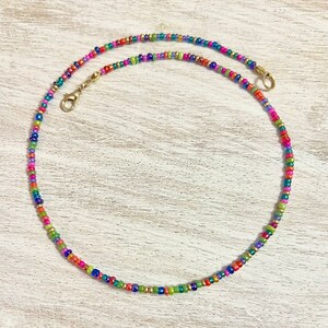Farbenfrohe Rocailles Perlen Choker Halskette: verstellbarer Schichtschmuck