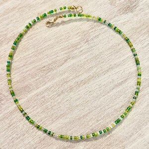 Grüne Samen Perlen Choker Halskette: Bunte Perlenschmuck