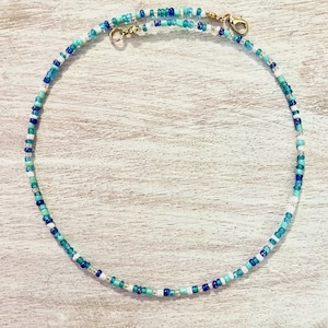Collar de gargantilla azul, collar de gargantilla de colores, collar de cuentas de colores, gargantilla de cuentas de colores, collar de gargantilla de cuentas, collar de cuentas de semillas
