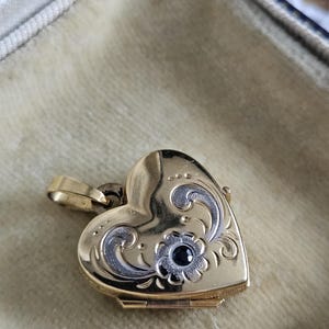 Vintage Herz Medaillon aus solidem Gold 9k 375 graviert mit Saphir und Blumen