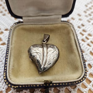 Old Vintage heart Sterling silver 925 Locket engraved