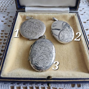 Old Vintage round oval Locket Sterling silver 925 roses detailed hallmarked