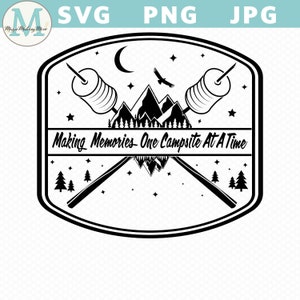 キャンプ SVG | キャンプ場で思い出作り SVG | ファミリーキャンプ シャツ | キャンプ クルー PNG | キャンプファイヤー T シャツ ギフト
