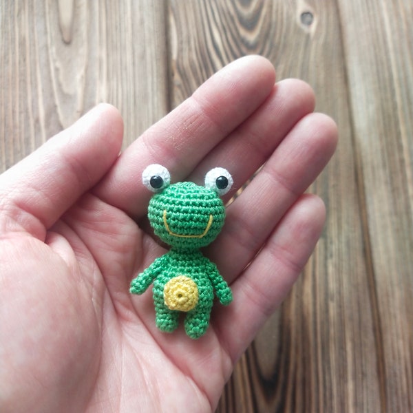 Knitted Frog Toy Amigurumi Handmade Keyring Handbag accessory Charm Crochet Gift Souvenir