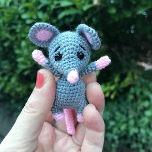 Hand knitted Mouse keyring 10cm