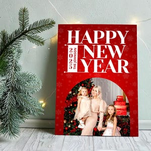 Modelo de arco de cartão de feliz ano novo, modelo editável, modelo de cartão de felicitações com foto, cartão vermelho de Natal moderno, família imprimível e personalizável