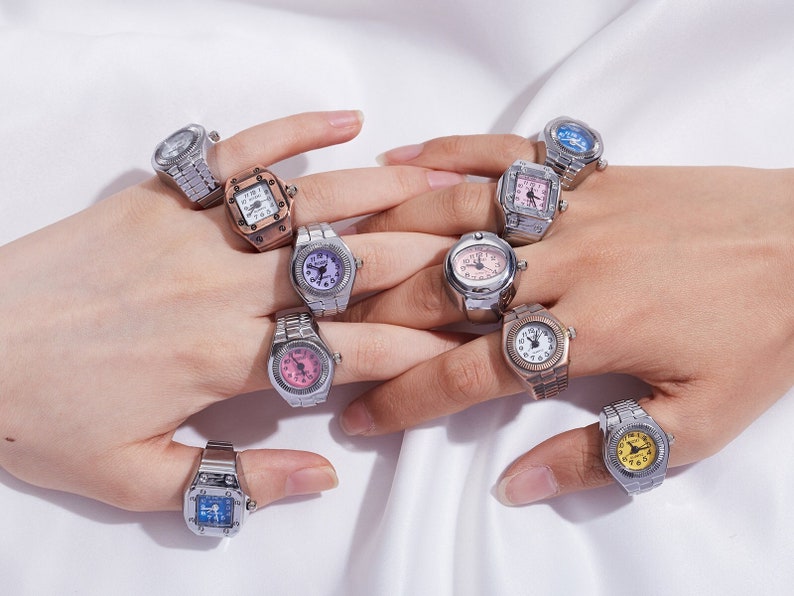 Gegraveerde vintage horlogering, gepersonaliseerde jaren 90 Y2K vingerring, aangepaste horlogering voor mannen vrouwen, verstelbare jaren 2000 horlogering, mini-ringklok afbeelding 3