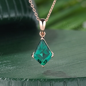 Vintage kite shaped emerald necklace Art deco rose gold necklace Simple woman pendant for necklace Unique necklace Inspired holiday gift