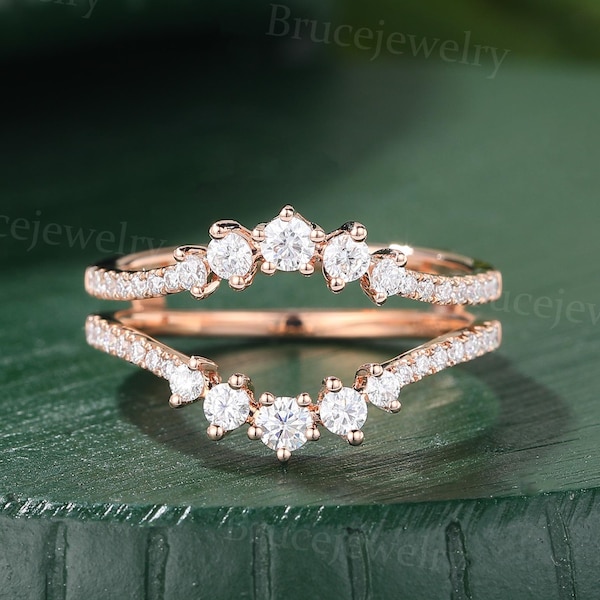 Aliança de casamento exclusiva com detalhe em moissanita, estilo vintage, em ouro rosa, com diamantes, anel duplo combinando, anel para usar em conjunto com outros anéis, anel de compromisso, anel de aniversário.