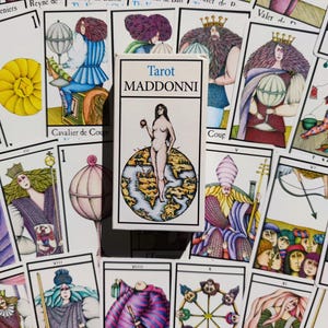 Tarot Maddonni 1981– Jeu de Tarot Marseille revisité – 78 cartes pastel + livret FR/EN – Rare, ésotérique, artistique