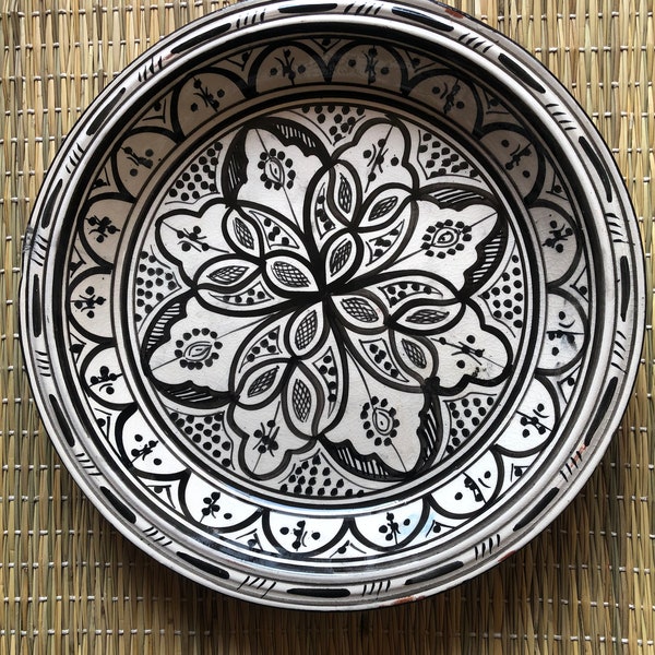Marokkanische Keramikplatte zum Servieren oder Dekorieren, handbemalte Platte mit schöner Form Servieren Sie Speisen auf marokkanische Weise