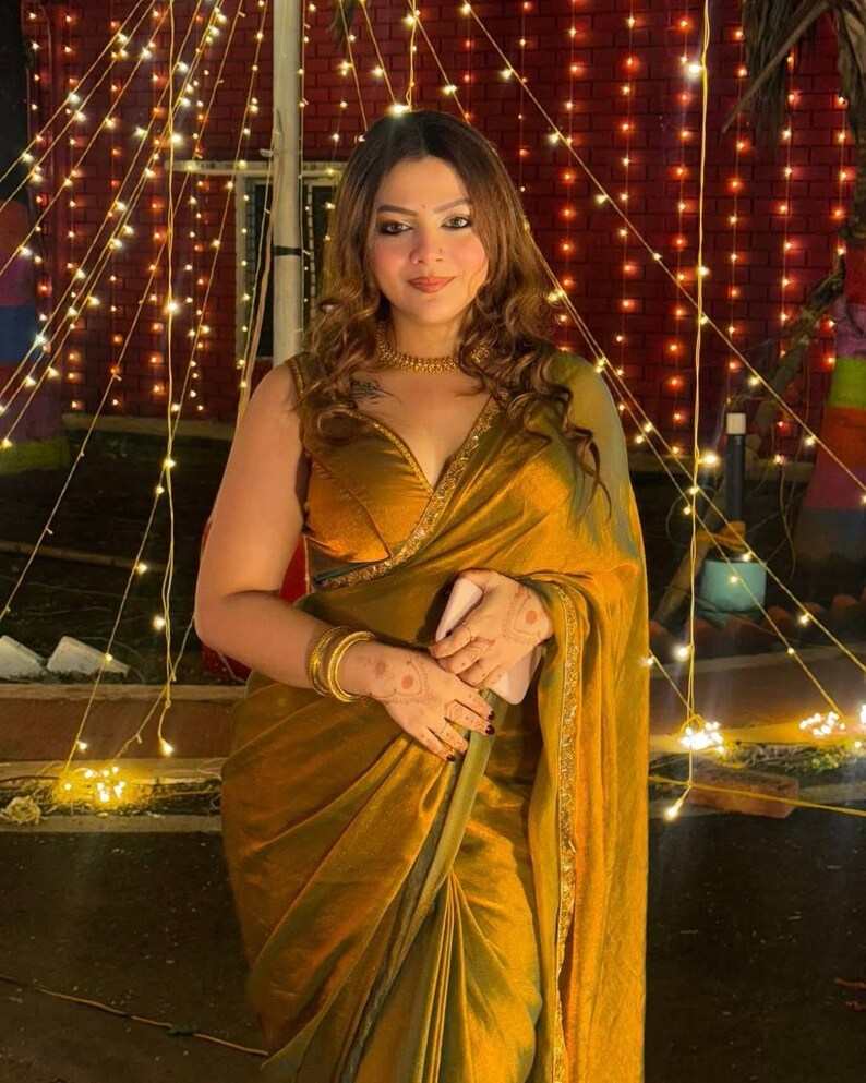Green plain fendy chiffon saree, double-side floral motifs printed border, self-pallu, and no blouse main image 1