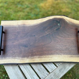 Tabla de embutidos de nogal con Live Edge