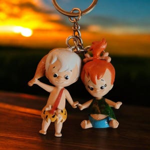 Llavero con figura en 3D de Bamm-Bamm, Rubble y Pebbles, Picapiedra: accesorio coleccionable de dibujos animados nostálgicos de la Edad de Piedra