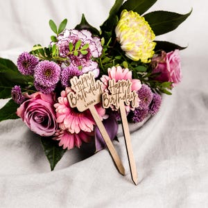 Blumenstecker »Happy Birthday« aus Holz | Das perfekte Geburtstagsgeschenk für Frauen, die Blumen lieben