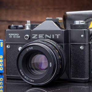 Working Zenit TTL 35mm SLR Film Camera + 58mm F/2 Helios 44M Lens + leather case - Lomography - In Working Condition - Made In USSR