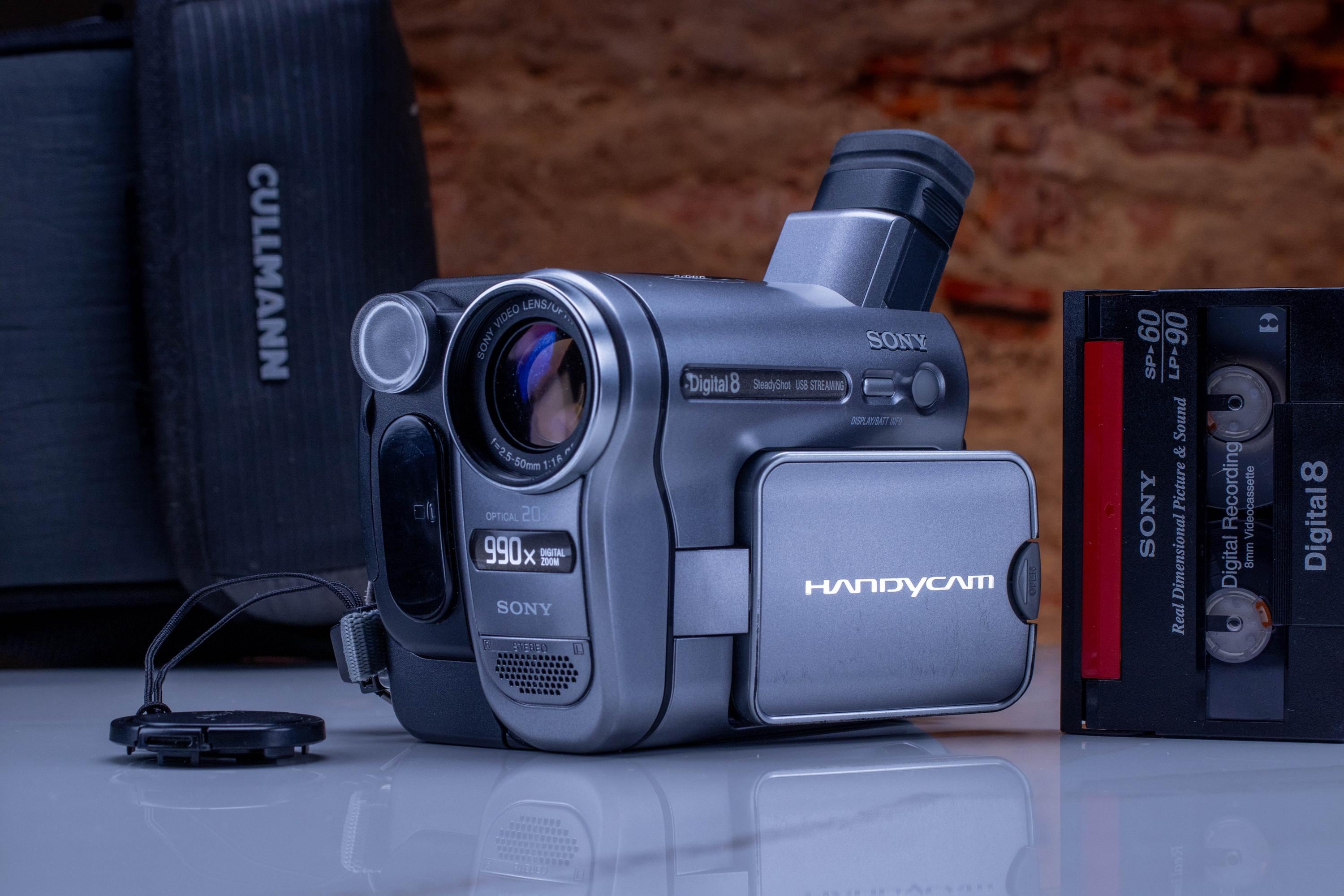 SONY handy cam  Video Hi8 ケース付　レトロビデオカメラ SONY Handycam video Hi8 ビデオカメラ ケース・付属品あり