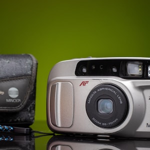 Minolta Riva Zoom 70 35 mm point-and-shoot filmcamera uit de jaren 90 - voor Lomography - gebruiksvriendelijke allrounder met Kodak-film en batterij