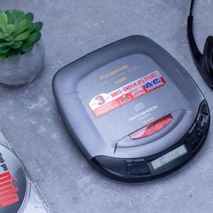 Panasonic SL220 Discman Portable CD Player - Vintage 90s Compact - 1990s - Retro Music Player - Tested and Working